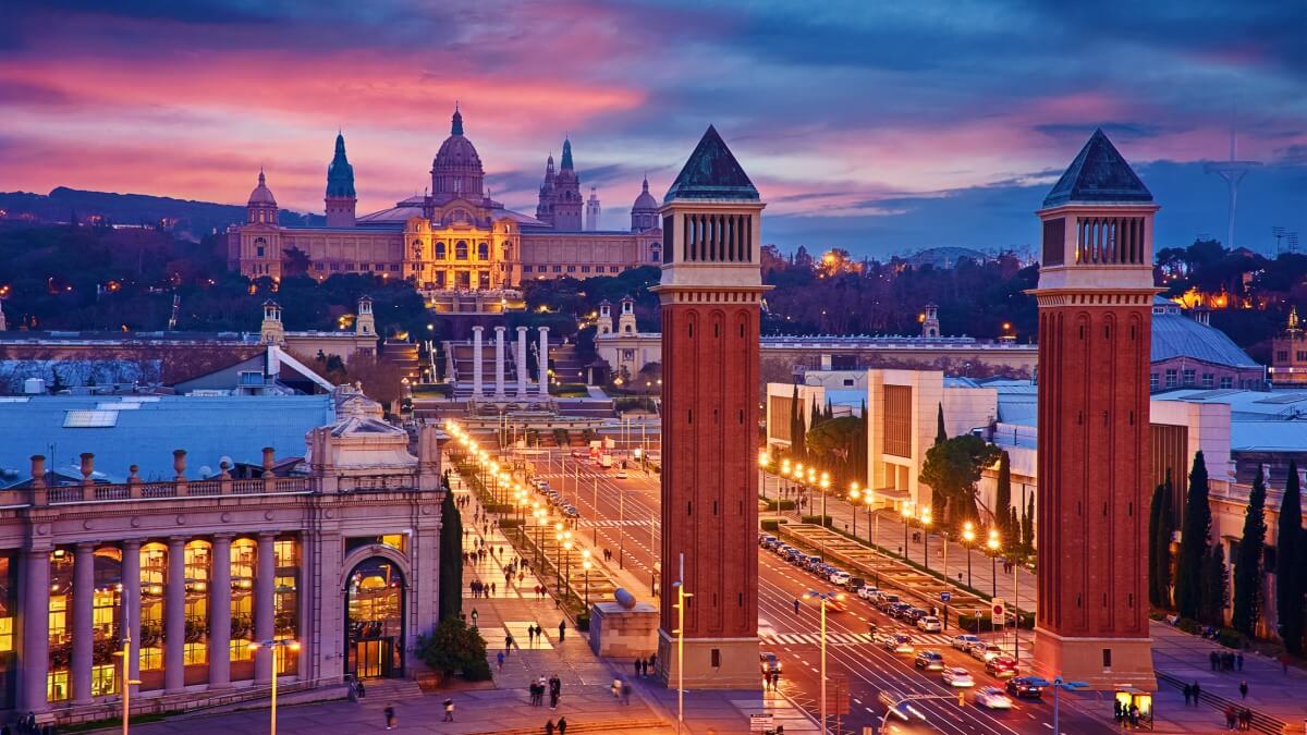 Top 10 Tourist Places to visit in Barcelona Spain